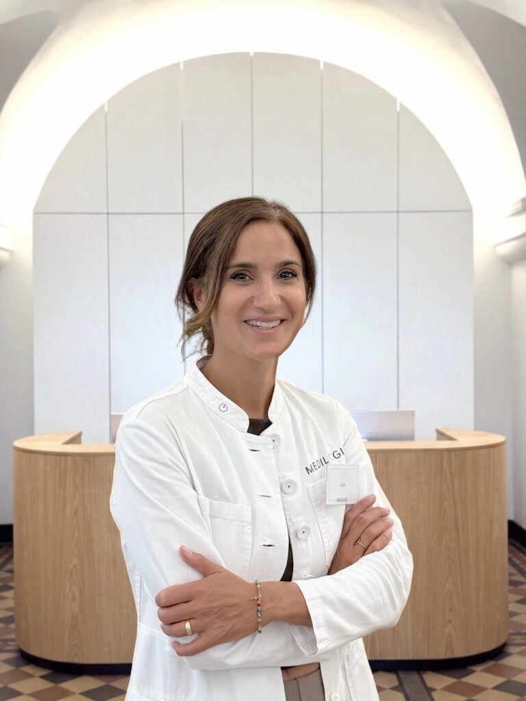 Julia – ärztliche Dozentin für ästhetische Medizin bei MEDI‑LOGIN